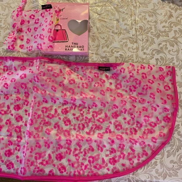 Luv Betsey Johnson Handbag Rain Poncho Protector ‘Pink Leopard’ & Pouch OSFA NWT - Picture 6 of 8